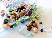 Montessori Moment: perline bottoni.