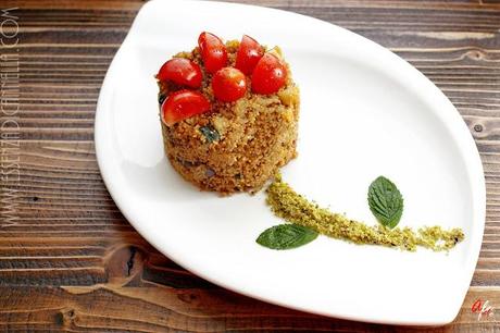 Cous cous tostato con verdure agrumate e pesto alle erbe