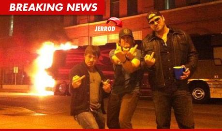 Moore, Covington, Niemann, Stillwell: ancora disastri con i tour bus (portasfiga) delle star country