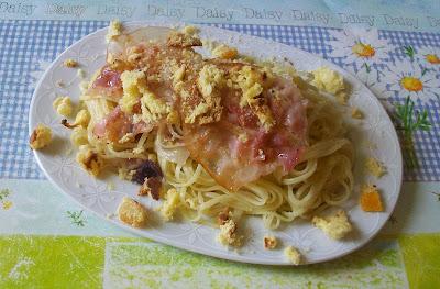 Linguine con Pancetta e Briciole di Colomba