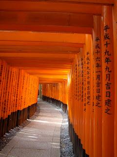 Immagini Giapponesi- gli infiniti torii del monte Inari