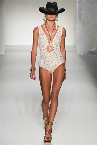 SS 2012 fashion trends: black & white