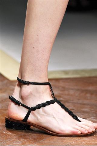 SS 2012 fashion trends: black & white