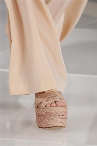 SS 2012 fashion trends: romantic pastels