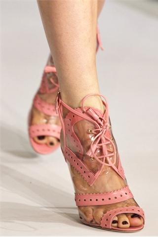 SS 2012 fashion trends: romantic pastels