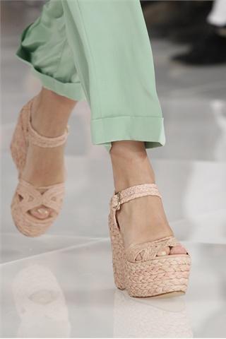 SS 2012 fashion trends: romantic pastels