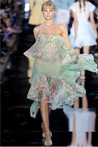 SS 2012 fashion trends: romantic pastels