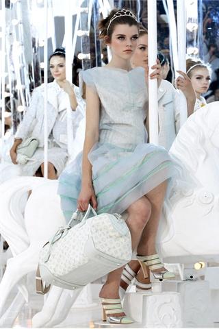 SS 2012 fashion trends: romantic pastels