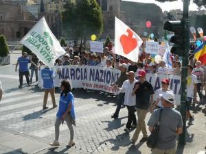 Anche in Italia la Marcia pro life, i quotidiani si scatenano