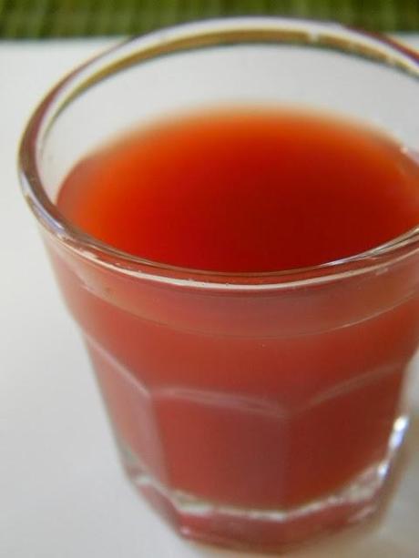 Budino di Pisellini e Aneto con Consomme' di Pomodoro e The Nero