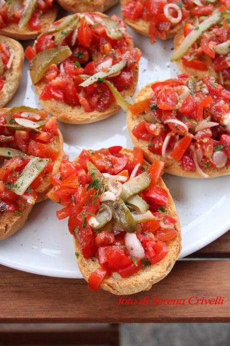 FRISELLE CON POMODORI E CIPOLLOTTI di Dolcipensieri