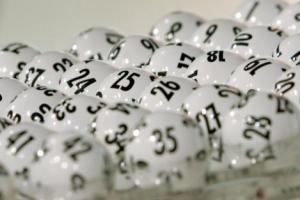 Napoli falsi invalidi scoperti a giocare i numeri a lotto, il caso di Assunta Stolder.