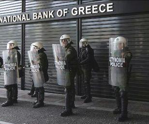 Grecia : corsa agli sportelli , prelevati oggi 700 mln di euro