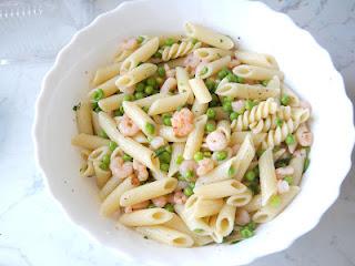 RICETTE: Insalata di pasta ai gamberetti e piselli