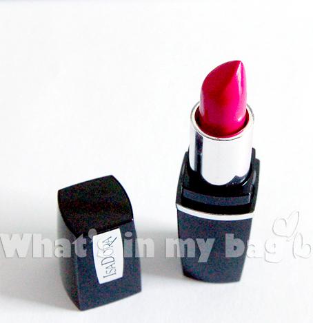 A close up on make up n°81: IsaDora, Perfect Moisture Lipstick n°149 Flirty Fuchsia