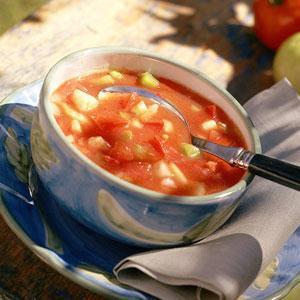 Zuppa con pomodori e salmone