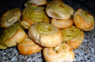 girelline di pasta sfoglia al pesto