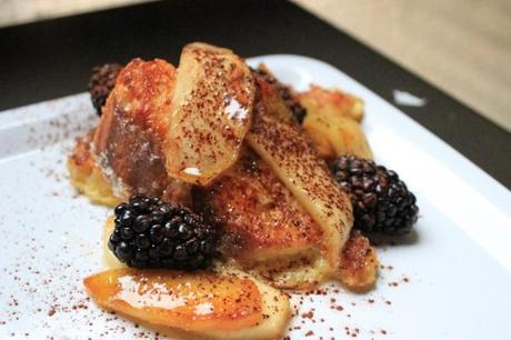 Pain Perdu con mele caramellate e more