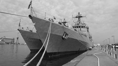 In Foto: Al Porto di Castellammare di Stabia: Minerva, Chimera & Orione