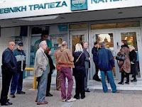 CAOS GRECIA: CODE IN BANCA PER PRELEVARE, RITIRATI 700 MILIONI AL GIORNO