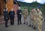 Kosovo/ KFOR, Villaggio Italia. L’Arcivescovo di Perugia e l’Arcivescovo di Spoleto e Norcia visitano i militari italiani