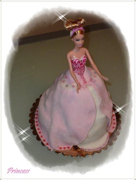 Un duplice regalo con la torta Barbie