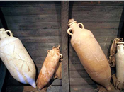 Udine: segni grafici tappi delle anfore trasporto