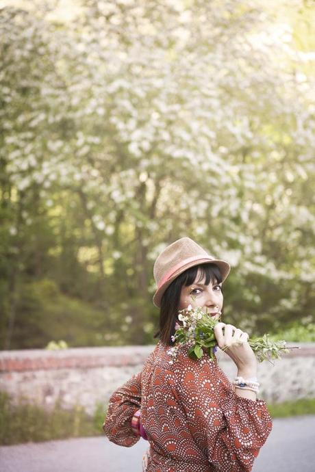 A romantic afternoon with a romantic orange dress