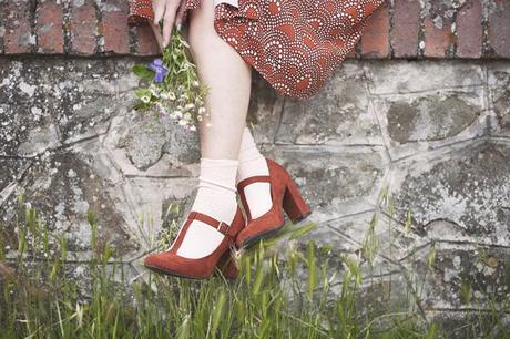 A romantic afternoon with a romantic orange dress