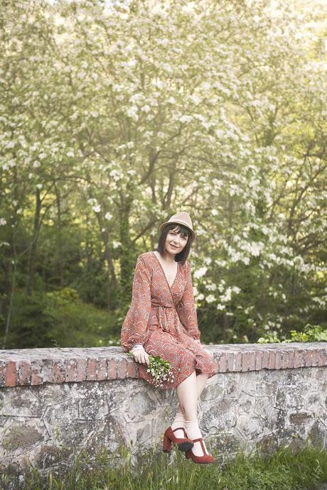 A romantic afternoon with a romantic orange dress