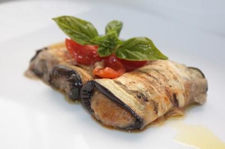 Involtini di melanzane, fagioli e ceci