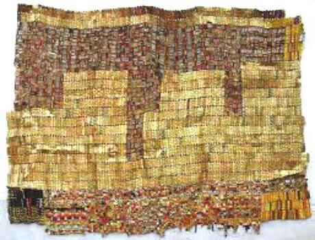 PATTERNS METALLICI NEI RAFFINATI ARAZZI DI EL ANATSUI