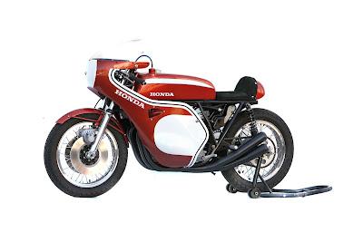 Honda CB 750 Dick Mann Replica by Deus