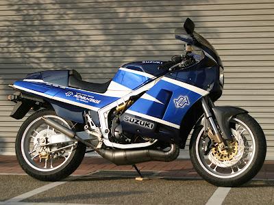 Suzuki RG 500 Γ by Advantage