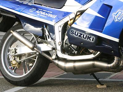 Suzuki RG 500 Γ by Advantage