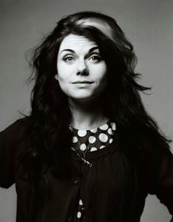 Il femminismo divertente secondo Caitlin Moran