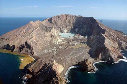 INDONESIA:ALZATA L'ALLERTA PER IL VULCANO SIRUNG