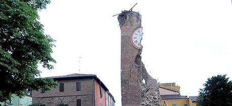 Altra scossa di terremoto in Emilia: nuovi crolli, un vigile ferito