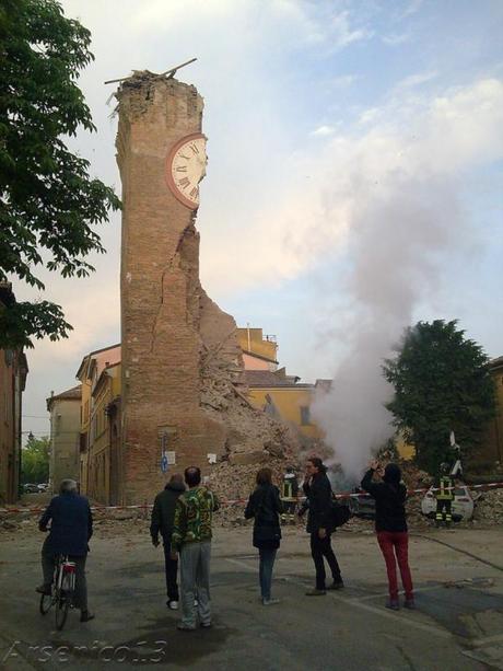 Terremoto in Emilia, 5 morti, oltre 50 feriti