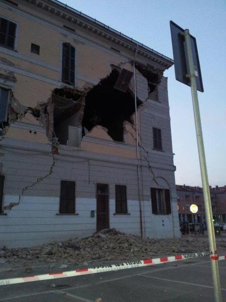 Terremoto in Emilia, 5 morti, oltre 50 feriti