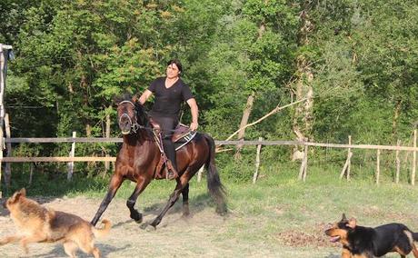 Una giornata con gli amici in mezzo alla natura e la zuppa color del sole
