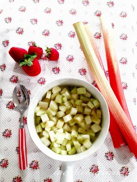 Confettura di fragole e rabarbaro