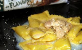 Ravioli al salmone in salsa al torrone