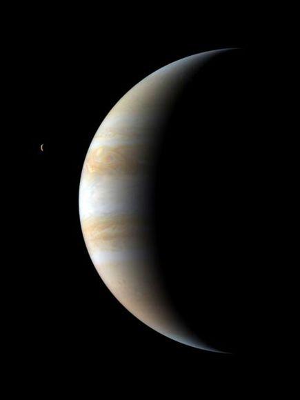 Io, un satellite dai molteplici vulcani