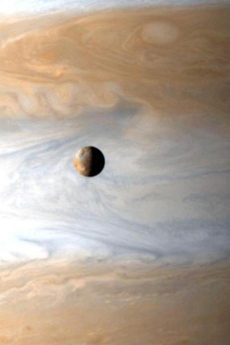 Io, un satellite dai molteplici vulcani