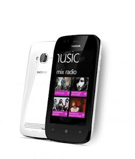 Come fare a smontare il display del Lumia 700.