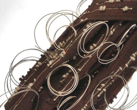 PATTERNS MATERICI NELLE STRAORDINARIE TESSITURE DI SILVIA BECCARIA