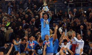 FOTO – Ecco la statuina per il Presepe di Lavezzi con la Coppa Italia !