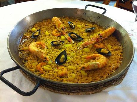 VALENCIA: DE TAPAS Y PAELLA.