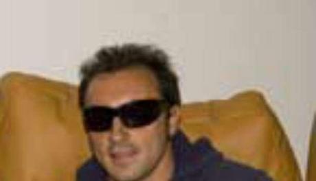 Roberto Adago si difende a morsi e stacca un naso